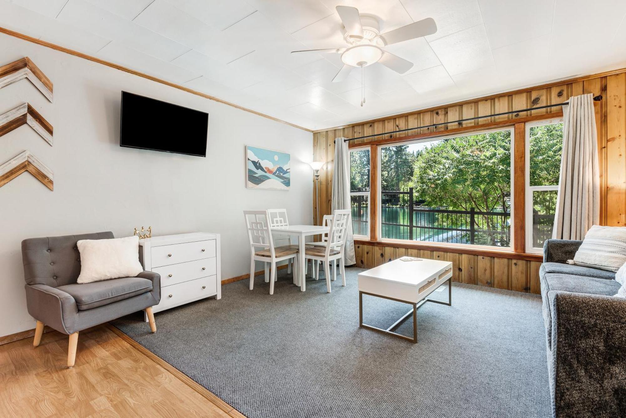 Bend Riverside Condos Near Downtown Bend Room photo