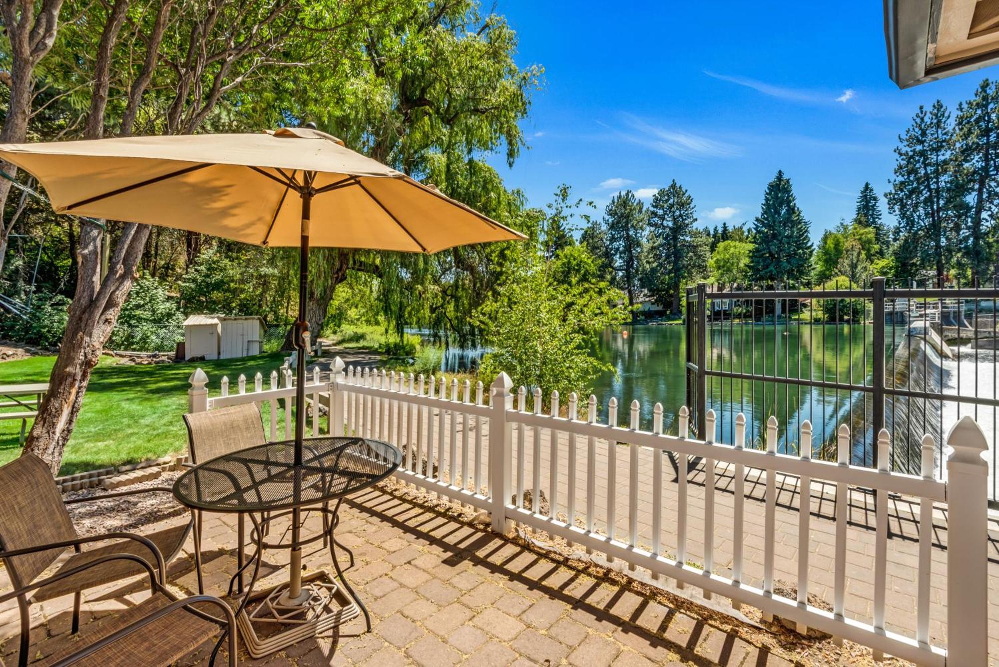 Bend Riverside Condos Near Downtown Bend Room photo